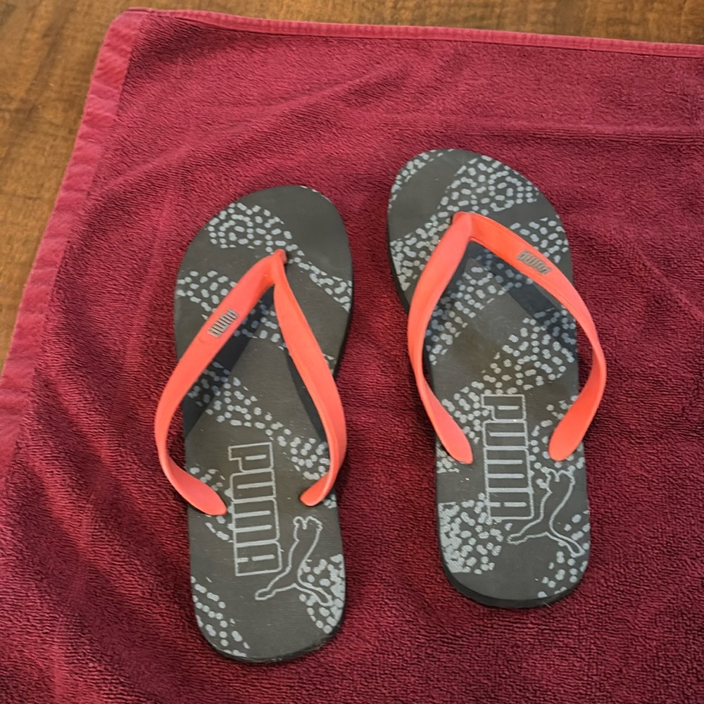 Puma Flip Flops size 9.5 men